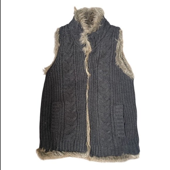 Aqua by Bloomingdales Reversible Faux Fur Sweater Vest. Women size small. - Picture 1 of 8